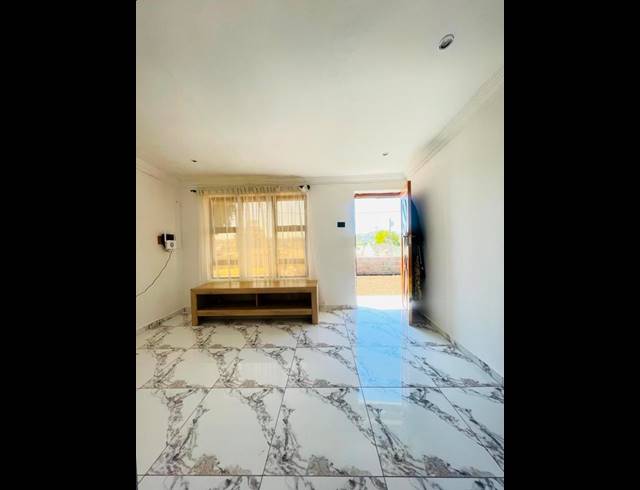 2 BEDROOM HOUSE FOR SALE IN KWAMASHU